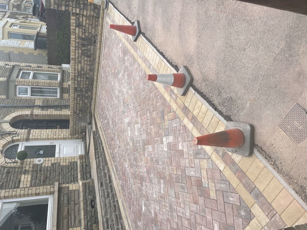 Block paved driveway with a contrasting paved edge