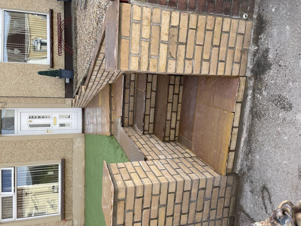 Paved entrance steps with matching brick side walls